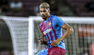 Football : Le barcelonais Ronald Araujo blessé à la jambe droite avec la sélection