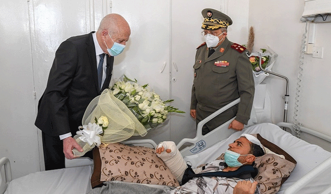 Tunisie: Kaïs Saïed rend visite à l’enseignant Sahbi Ben Slama