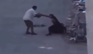 Agression d’une femme dans la rue: la tierce personne n’est pas un complice