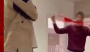 Un élève jette des sous-vêtements sur un professeur, le directeur répond