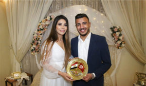 La lutteuse tunisienne Fatma Inioubli célèbre ses fiançailles avec le lutteur égyptien Kichou (photos)