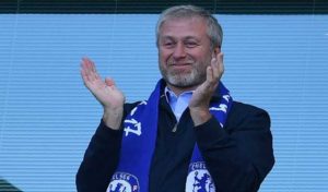 DIRECT SPORT : Abramovitch sanctionné par le gouvernement britannique, la vente de Chelsea suspendue