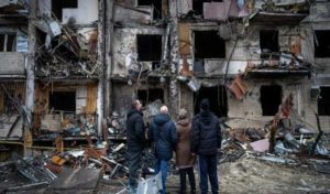 La Russie bombarde Donetsk après s’être emparée de Lougansk
