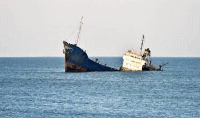 Naufrage du cargo guinéen XELO : Les autorités tunisiennes œuvrent à limiter la fuite des hydrocarbures