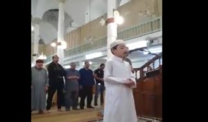 Tunisie : Un enfant dirige la prière du Tarawih à Korba