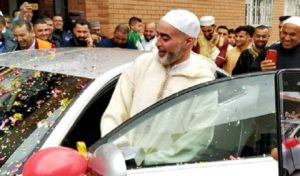 Espagne : des fidèles font une surprise à l’imam à l’occasion de l’Aïd