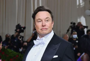 Elon Musk dit réfléchir aux extraterrestres et à l’avenir de l’entreprise