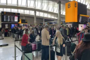 Chaos aéroportuaire en Europe : les voyages se heurtent à des réductions pandémiques