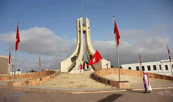 Tunisie: Cérémonie de levée du drapeau, Place de la Kasbah