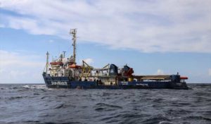 Sea-Watch 3 navigue en Méditerranée avec 352 personnes en quête de protection