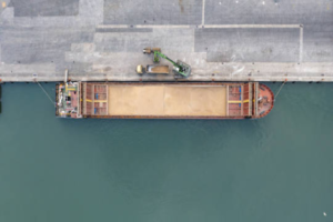 Sfax sous le choc : vol de céréales sur un navire amarré au port !