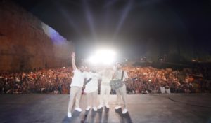 Avant son spectacle à Carthage, « Adonis » chante devant 4 000 spectateurs au festival de Baalbak