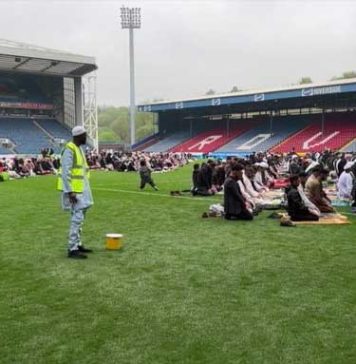 Un club anglais ouvre son stade pour les fidèles