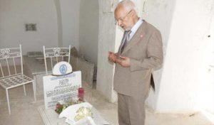 Rached Ghannouchi récite la Fatiha sur la tombe de BCE (photo)