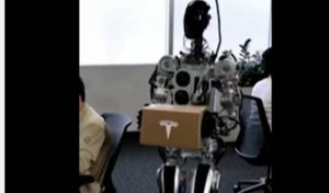 Optimus, le premier robot humanoïde (vidéo)
