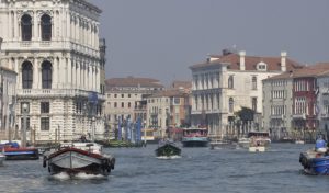 Précautions recommandées par l’ambassade saoudienne en Italie : évitez de porter des bijoux et objets de valeur !