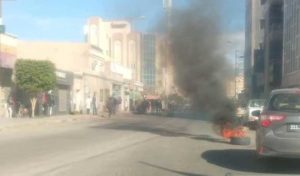 Tataouine : Mécontents, ils bloquent la route principale du centre-ville