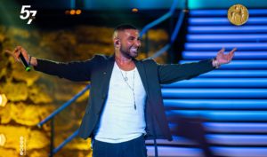 Ahmed Saad s’excuse et chante en hommage à la femme tunisienne à Carthage (Vidéo)