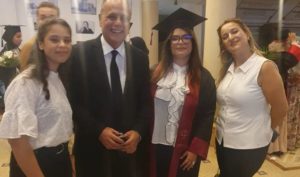Hatem Ben Amara célèbre la réussite de sa fille lors de sa cérémonie de remise de diplôme