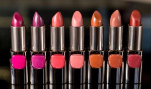 Hommage à la Féminité : Le Monde Célèbre le Jour du Rouge à Lèvres