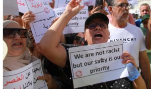 Tension à Sfax : Les habitants bloquent la route !