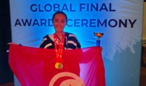 Triomphe Tunisien à l’Olympiade Mondiale de la Langue Anglaise : Aya Naghiz Décroche la Première Place ! (Photos)