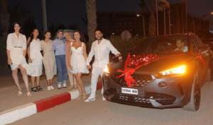 L’acteur tunisien Bilel Beji offre une voiture de luxe à sa femme lors de son “baby shower”. (Photos)