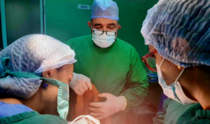 Un triomphe chirurgical en Tunisie : première extraction de tumeur gorge à l’hôpital de Menzel Bourguiba