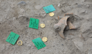 Trésor archéologique révélé : 5 pièces d’or antiques datant du IIIe siècle av. J.-C. découvertes à Carthage (Vidéo)