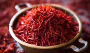 ‘L’Or Rouge’ à l’Honneur avec un Projet de Safran Biologique Mené par Deux Jeunes Tunisiennes