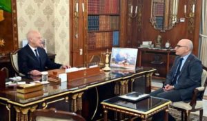 Kaïs Saïed s’entretient avec le ministre des Affaires étrangères