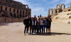 Ons Jabeur visite le théâtre romain d’El Jem avec sa famille et une équipe de télévision