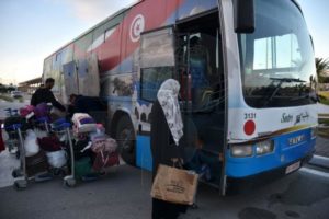 Arrivée d’un vol de rapatriement de tunisiens et de membres de leur famille parmi les résidents dans la bande de Gaza