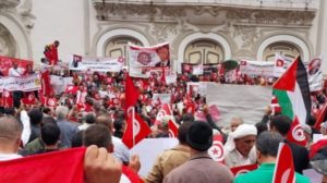 Afflux de partisans de Kaïs Saïed sur l’avenue Habib Bourguiba