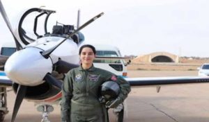 Le lieutenant Yomna Delaïli, première pilote de chasse tunisienne
