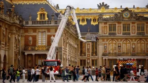 Versailles en flammes : évacuation des visiteurs et intervention rapide des pompiers