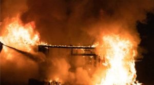 Urgence à Fouchana : incendie dans les entrepôts de pièces auto