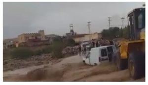 Fériana : un véhicule emporté par les eaux de l’oued Bouhaya