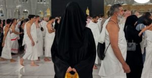 Meriem Debbagh en niqab devant la Kaaba !