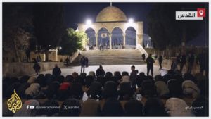 Les Palestiniens prient la première Tarawih à la mosquée Al-Aqsa en ce Ramadan