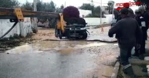 Hammamet : l’explosion d’une canalisation principale provoque la chute d’une voiture