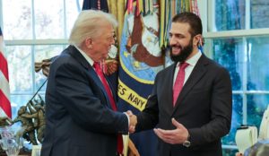 Ahmad al-Charaa, d’un ex-jihadiste fiché par le FBI au chef d’État reçu par Donald Trump