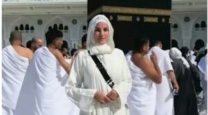 Omra : Dorra Zarrouk partage son voyage spirituel à La Mecque