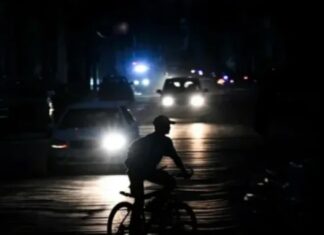 Cuba plongé dans le noir : un effondrement total du réseau électrique provoque un black-out national